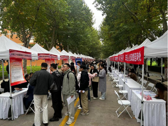 我校举办2025年全类型企业与校友企业联合招聘会